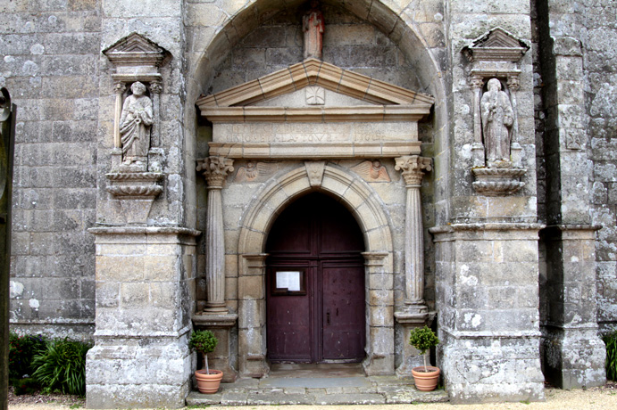 Eglise Saint-Emilion de Loguivy-Plougras (Bretagne)