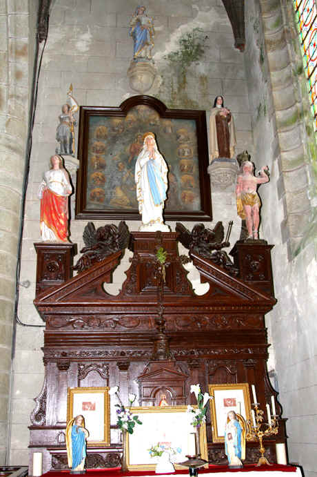 Autel latral droit de l'glise Saint-Emilion de Loguivy-Plougras (Bretagne)