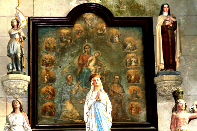 Autel latral droit de l'glise Saint-Emilion de Loguivy-Plougras (Bretagne)
