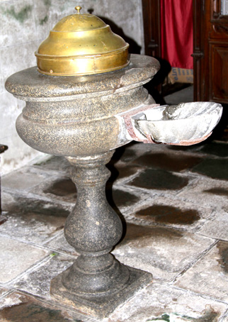 Fonts baptismaux de l'glise Saint-Emilion de Loguivy-Plougras (Bretagne)