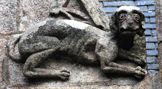 Gargouille de l'ancienne glise Saint-Ivy de Loguivy-Plougras (Bretagne)