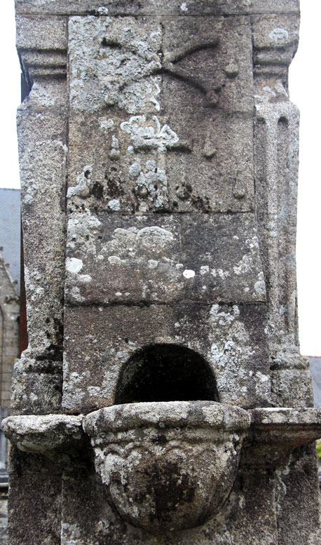 L'ancienne glise Saint-Ivy de Loguivy-Plougras (Bretagne)