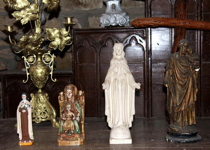 Statues de l'ancienne glise Saint-Ivy de Loguivy-Plougras (Bretagne)