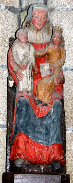 Statue de l'ancienne glise Saint-Ivy de Loguivy-Plougras (Bretagne)