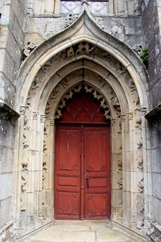 L'ancienne glise Saint-Ivy de Loguivy-Plougras (Bretagne)