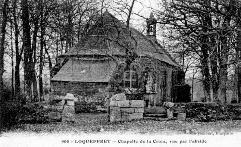 Chapelle de la Croix à Loqueffret (Bretagne).