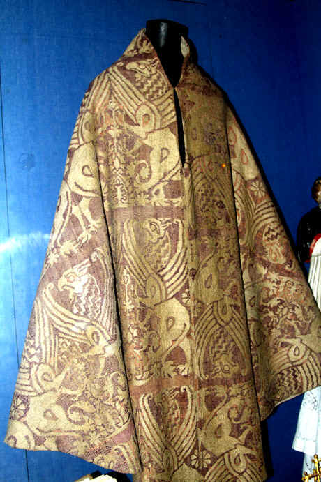 L'glise Saint-Yves de Louannec (Bretagne) : chasuble de saint Yves