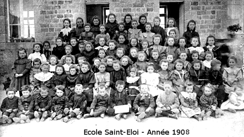 Louargat (Bretagne) : cole de Saint-Eloi (Anne 1908).