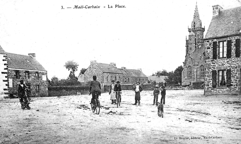 Bourg de Maël-Carhaix (Bretagne).