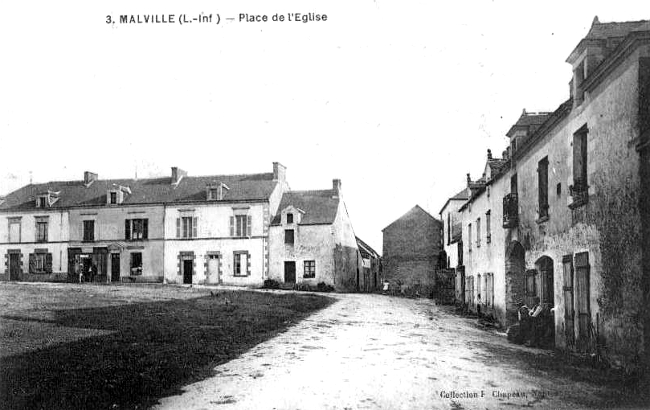 Place de l'Eglise de Malville (Loire-Atlantique).