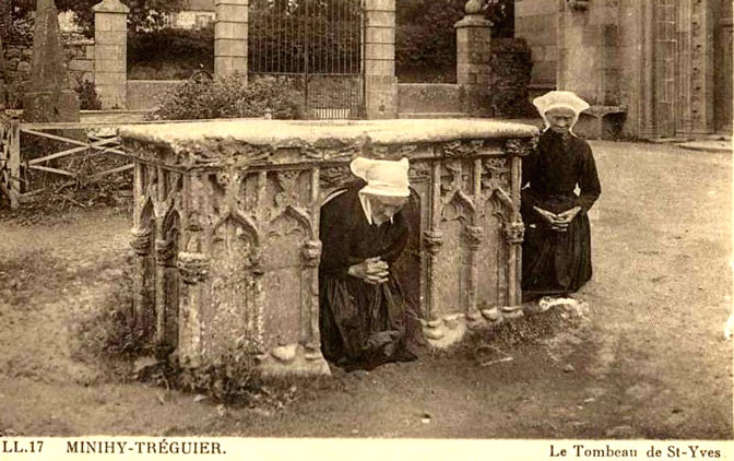 Minihy-Tréguier (Bretagne) : tombeau de Saint-Yves