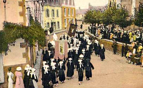 Procession à Moëlan-sur-Mer