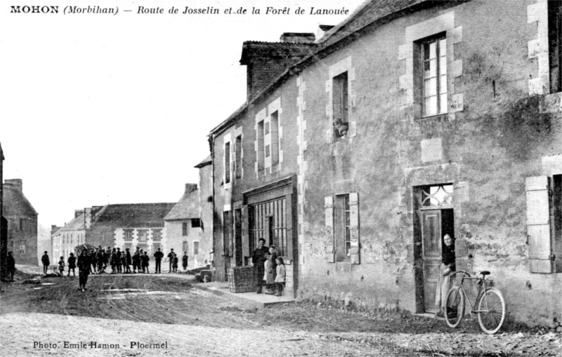 Ville de Mohon (Bretagne).