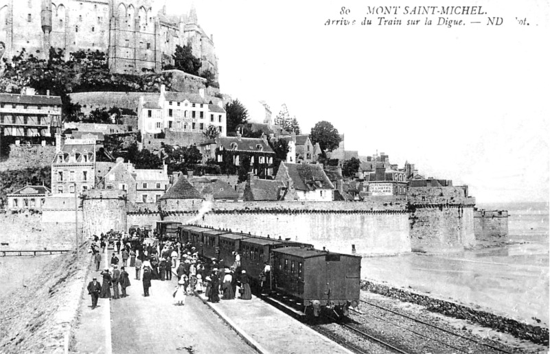 Arrive au Mont-Saint-Michel.