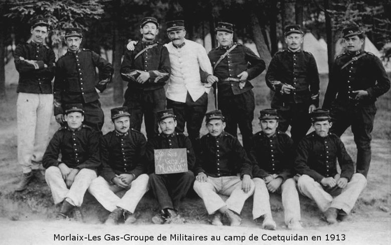 Militaires de Morlaix au camp de Coetquidan en 1913 (Bretagne).