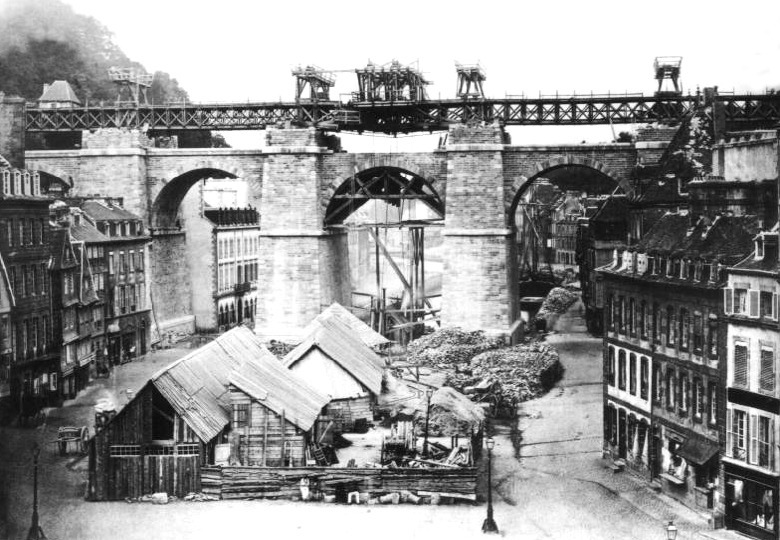 Morlaix : Dgats suite  un bombardement du viaduc en 1939-1945 (Bretagne).