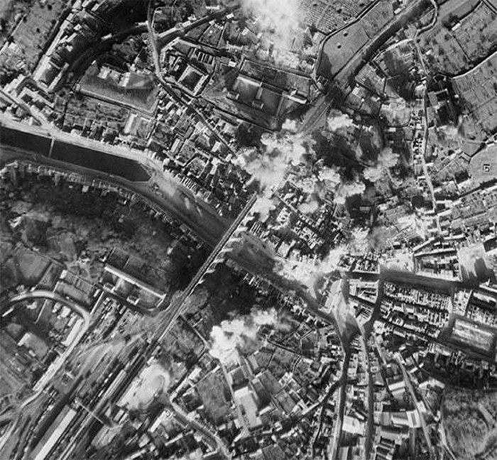 Morlaix : Dgats suite  un bombardement du viaduc en 1939-1945 (Bretagne).
