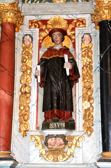 Mr-de-Bretagne : statue de la chapelle Sainte-Suzanne