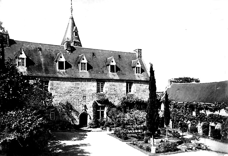 Château de Poulguen à  Névez (Bretagne).
