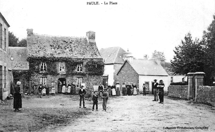 Bourg de Paule (Bretagne).