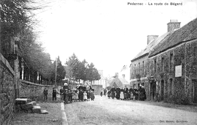 Ville de Pdernec (Bretagne) : le bourg.