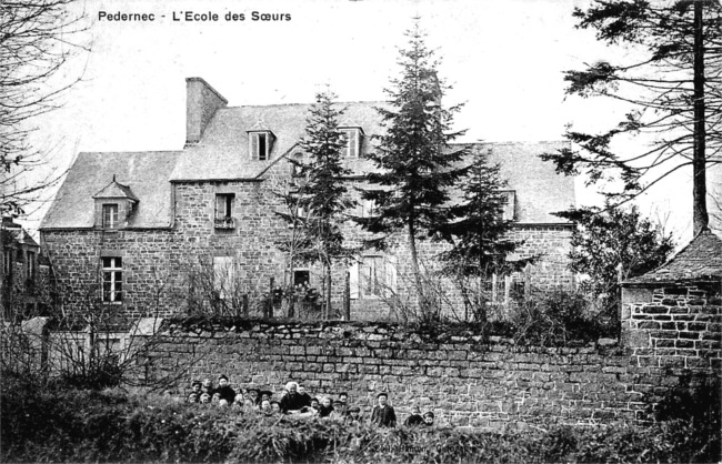 Ville de Pdernec (Bretagne) : l'cole des soeurs.