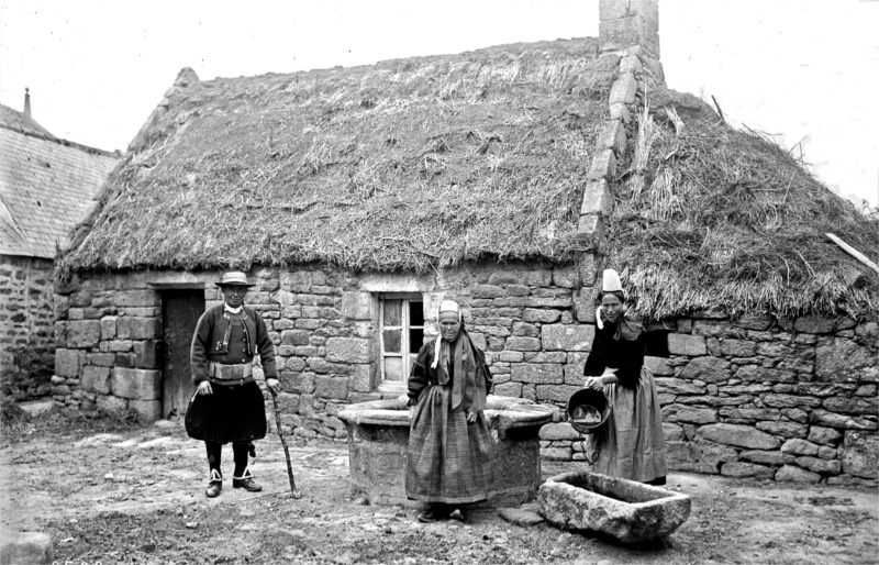 Maison de la ville de Penmarc'h (Bretagne) : photo de l'agence Rol (anne 1923).