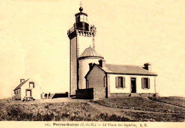 Perros-Guirec : l'ancien phare des Sept-Iles (Bretagne)