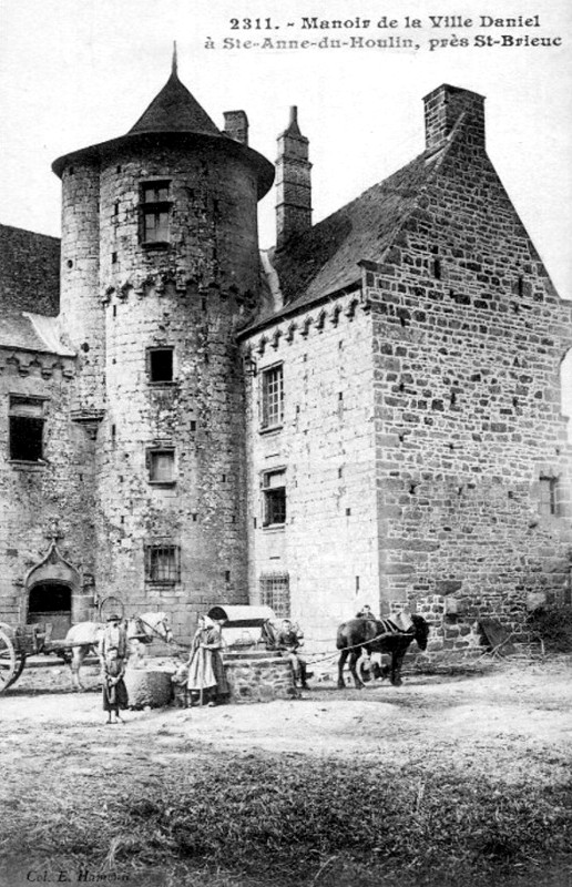 Plaine-Haute (Bretagne) : manoir de la Ville-Daniel ou Kerdaniel.