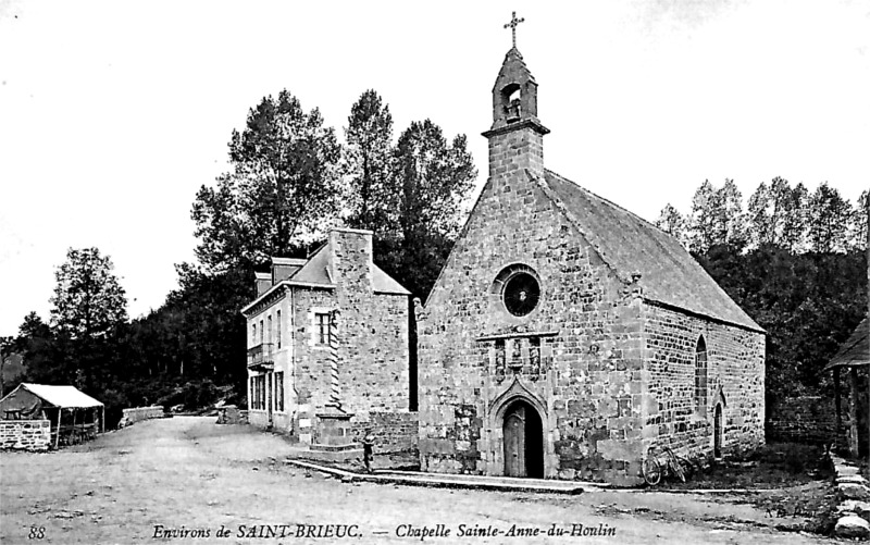 Plaine-Haute (Bretagne) : chapelle Sainte-Anne du Houlin.