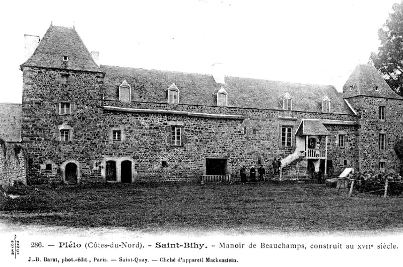 Ville de Pllo (Bretagne) : manoir de Beauchamps.