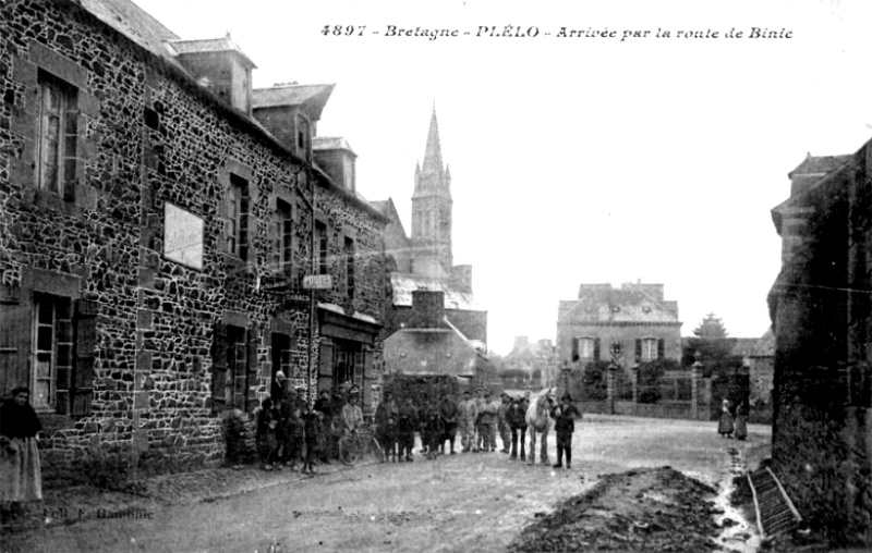 Ville de Pllo (Bretagne).