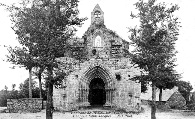 Ruines de la chapelle Saint-Jacques, près de Pléneuf-Val-André (Bretagne).