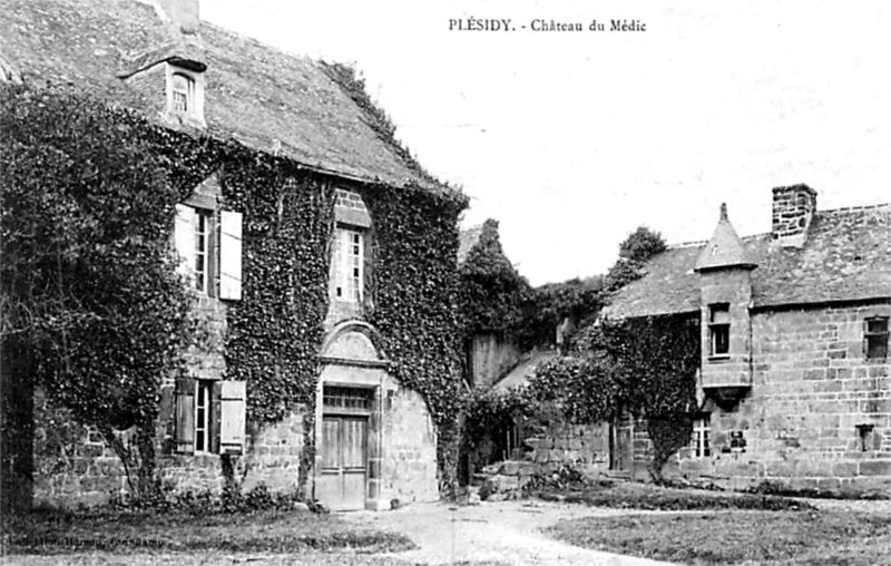 Château du Médic à Plésidy (Bretagne).