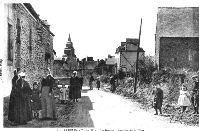 Pleslin-Trigavou (Bretagne) : bourg de Pleslin.