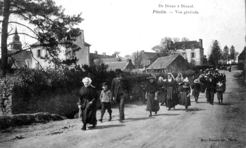 Pleslin-Trigavou (Bretagne) : bourg de Pleslin.