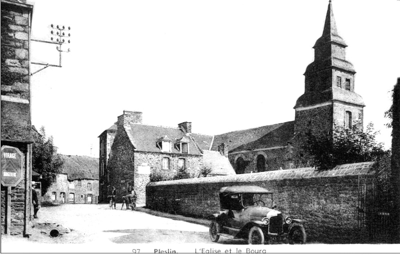 Pleslin-Trigavou (Bretagne) : église de Pleslin.