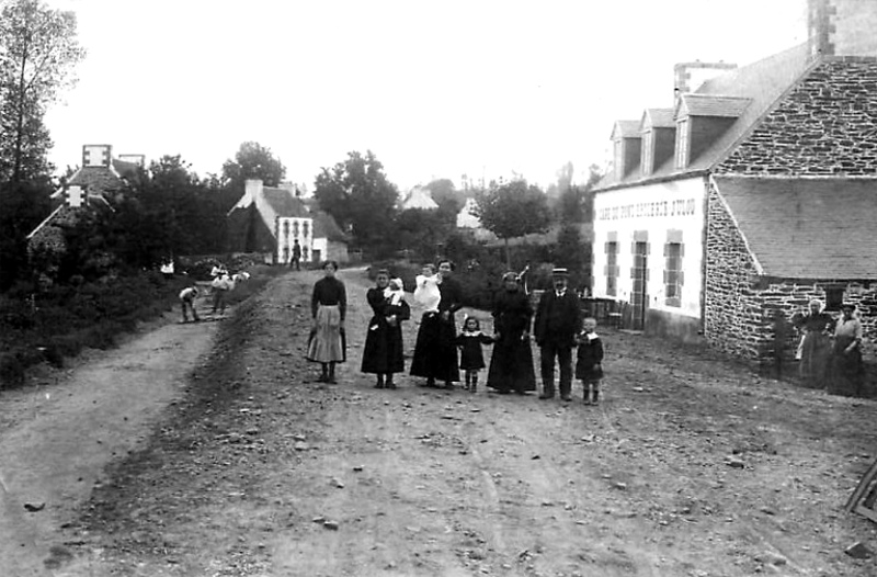 Plestin (Bretagne) : caf-picerie du Pont (Julou, Pont-Ar-Pontheour).