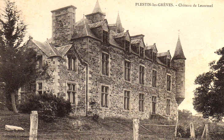 Plestin-les-Grèves (Bretagne) : château de Lezormel