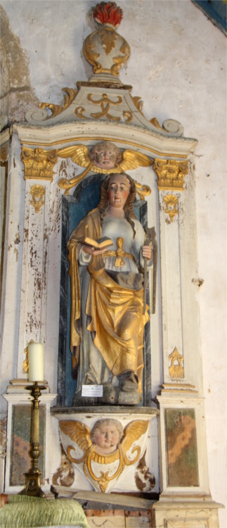 Plestin-les-Grves (Bretagne) : statue de la chapelle Sainte-Barbe.