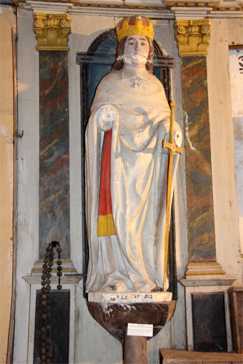 Plestin-les-Grves (Bretagne) : statue de la chapelle Sainte-Barbe.