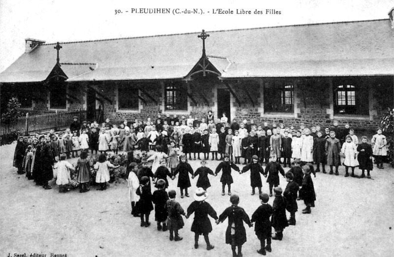 Ecole de Pleudihen-sur-Rance (Bretagne).