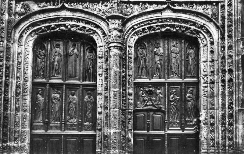 Portes du portail de l'église Saint-Armel de Ploërmel (Bretagne).