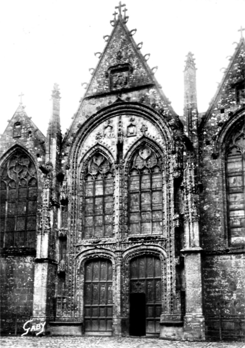 Portail de l'église Saint-Armel de Ploërmel (Bretagne).
