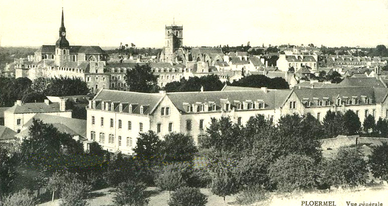 Vue gnrale de la ville de Plormel (Bretagne)