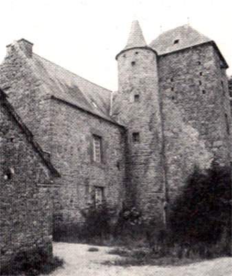 Ville de Ploëzal (Bretagne) : château de Kericuff.