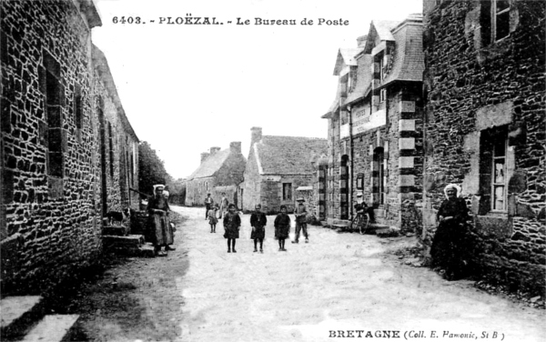 Ville de Ploëzal (Bretagne).