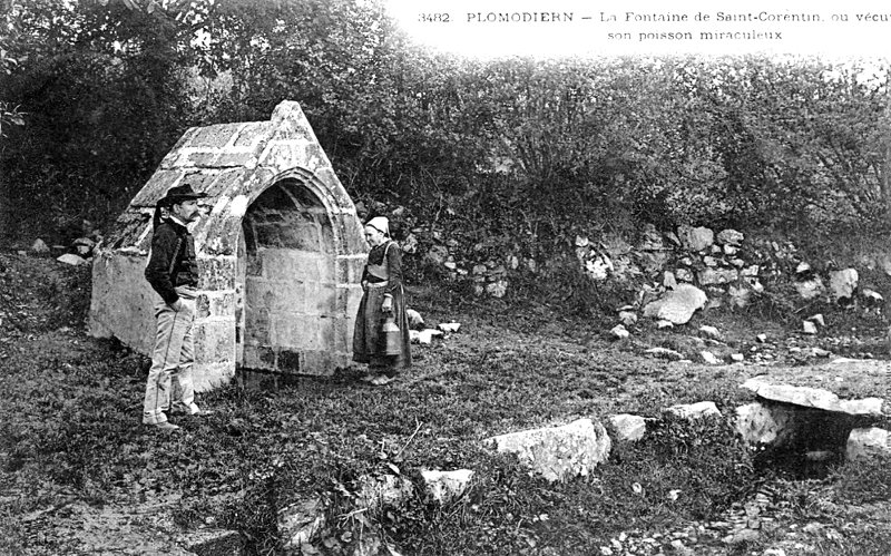 Fontaine Saint-Corentin à Plomodiern (Bretagne).