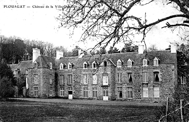Plouagat (Bretagne) : château de Ville-Chevalier.
