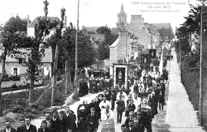 Procession  Plouaret (Bretagne)